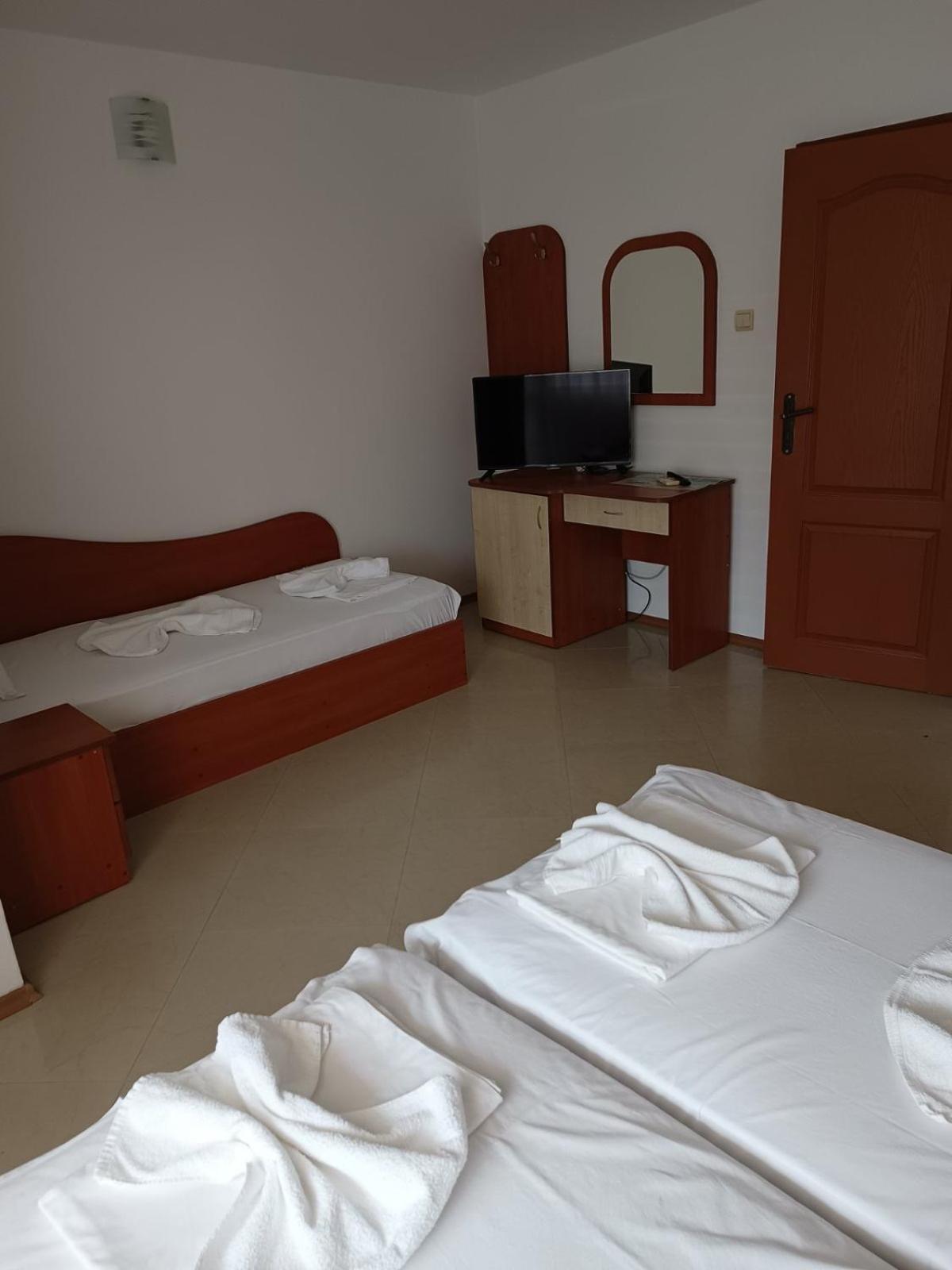 פומורי Guest House Ralitsa מראה חיצוני תמונה